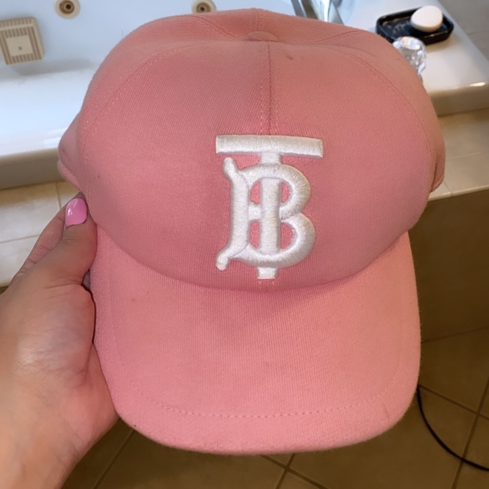 Burberry pink hat